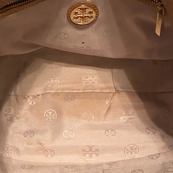Tory Burch Amanda Hobo Bag - Picture 3 of 6